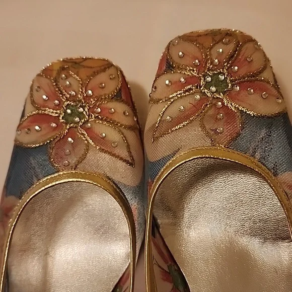 Shoes - Picture 6 of 8